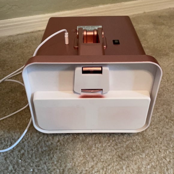 Trifold Vanity mirror - Picture 6 of 8